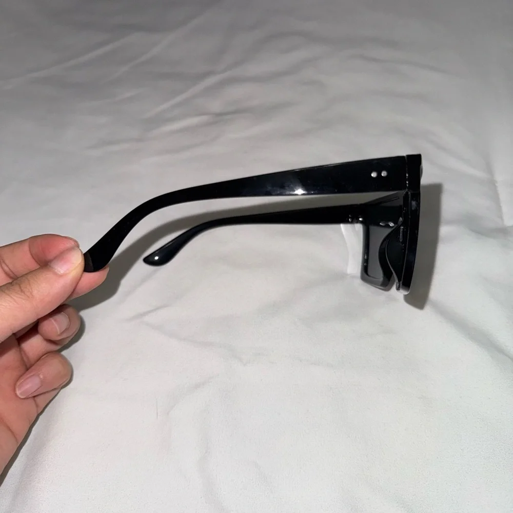 Black Rectangular Sunglasses - Picture 7 of 7